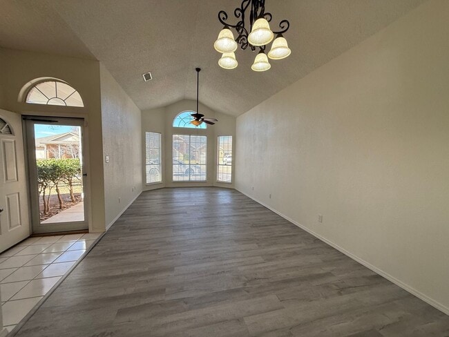 Foto del edificio - 4 Bed Brick Home! Zia School District! - Pets Welcome!!!