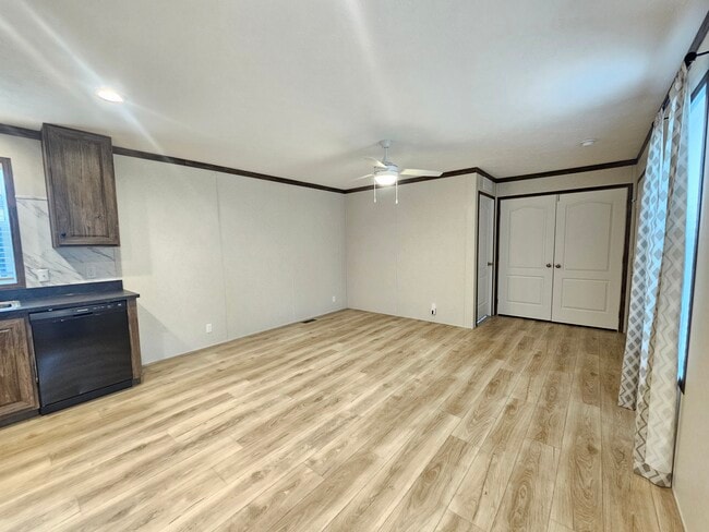 Building Photo - 46000 Geddes Rd