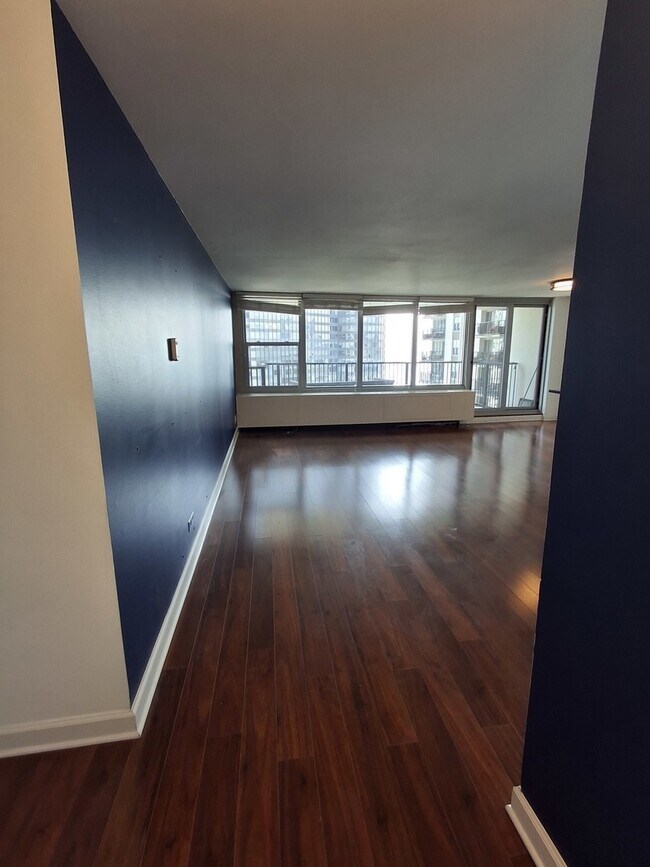 Building Photo - 400 E Randolph St