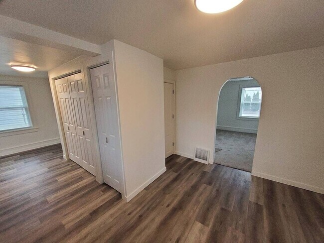 Foto del edificio - 928 W Kamps Ave