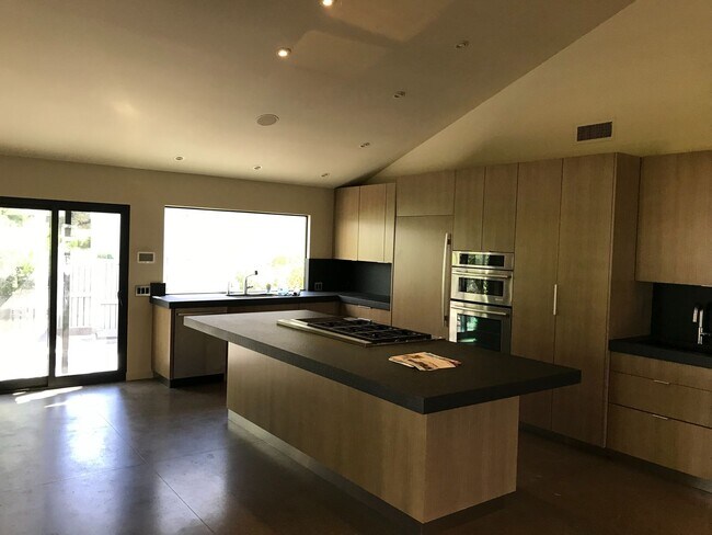 Foto del edificio - 270 W Rumble Rd