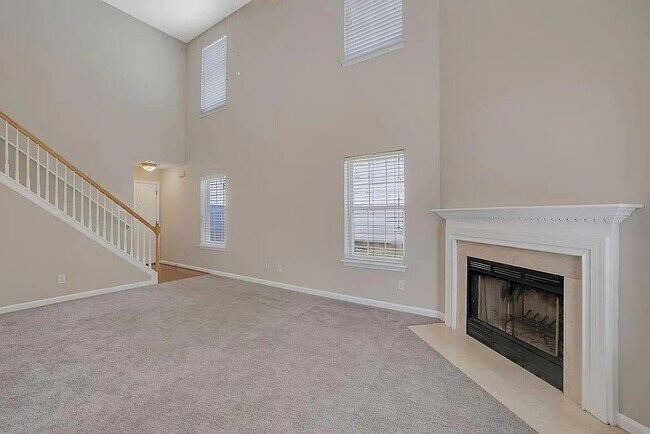 Building Photo - 2295 Lexington Ln