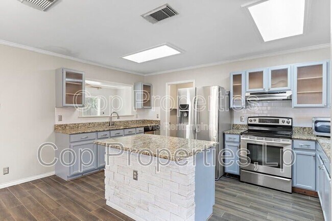 Foto del edificio - 6414 Maverick Oak Dr