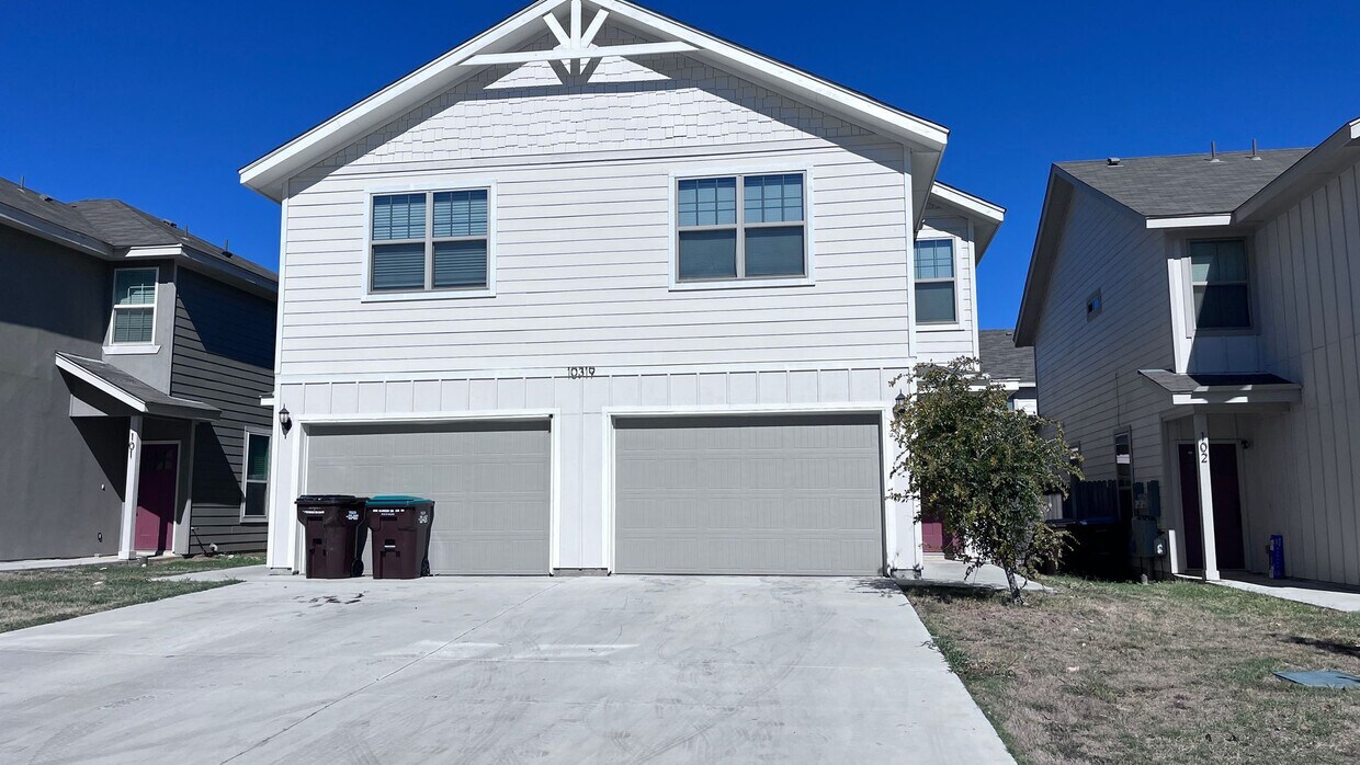 Primary Photo - Modern 3-Bedroom Townhome in Gated Community – Prime Location!