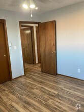 Building Photo - Immaculate Updated 2 Bedroom with 1 Bath