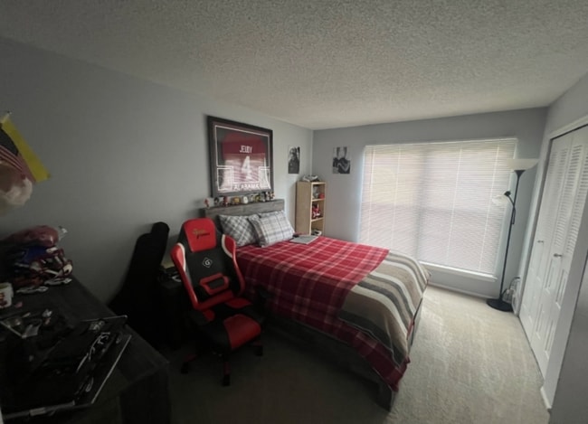 Foto del edificio - 80 Sage Ct