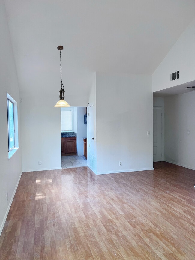 Building Photo - 496 Lancaster Ln