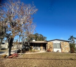 Building Photo - 734 Memorial Dr