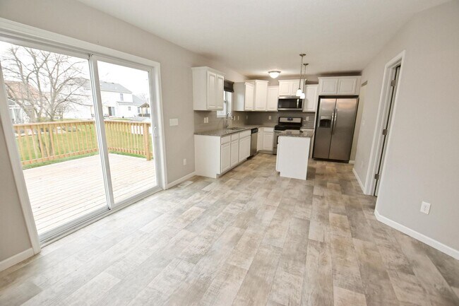 Building Photo - Newer Mishawaka 4 bedroom 2.5 bath home