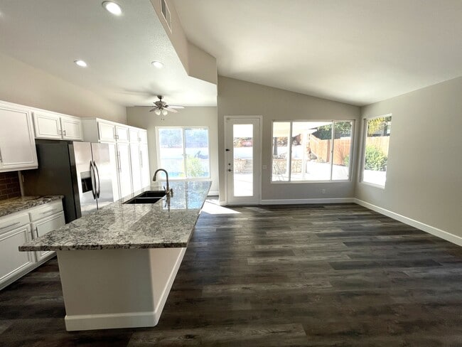 Building Photo - 1249 Bernardo Ave