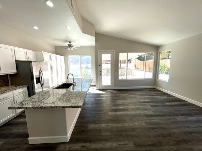 Foto del edificio - 1249 Bernardo Ave