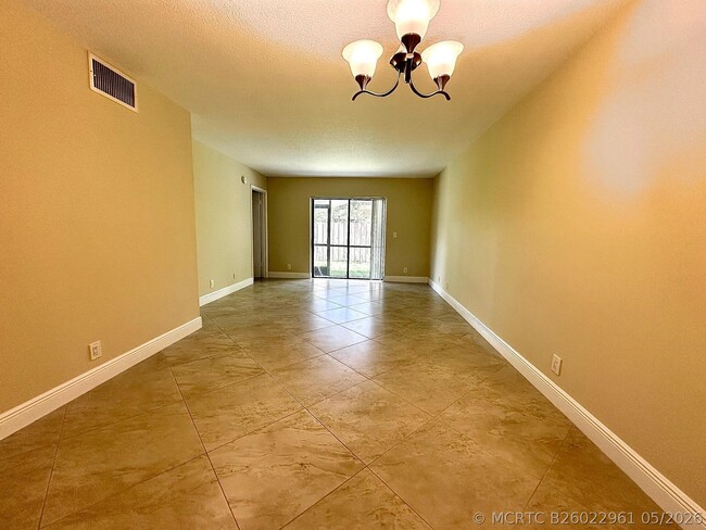 Building Photo - 21904 Lake Forest Cir