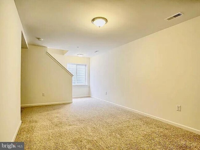 Foto del edificio - 4925 Laurel Dr