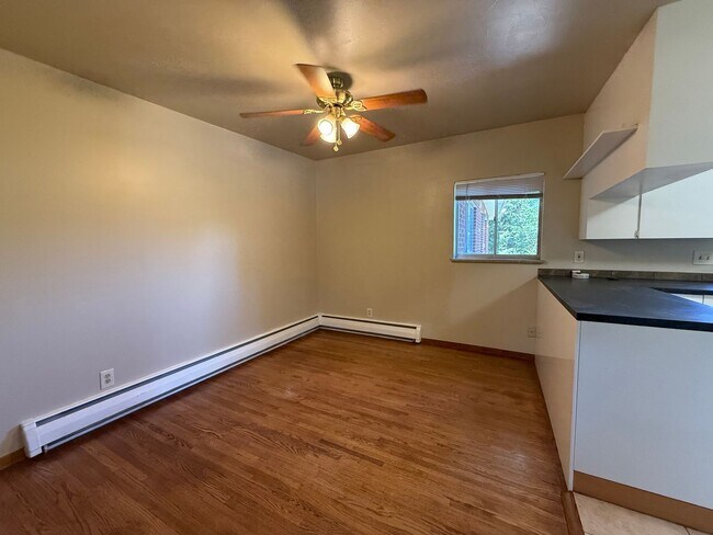 Foto del edificio - Charming 4-Bedroom Ranch Near Downtown Littleton!!