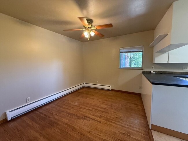 Foto del edificio - Crestline Ave/Lakeview St (Triplex)