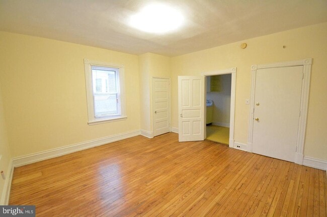 Building Photo - 5115 Pulaski Ave