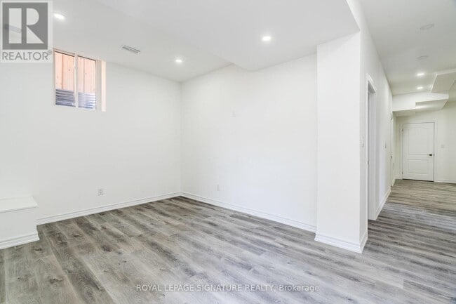 Building Photo - 9 Walter Clifford Nesb Dr