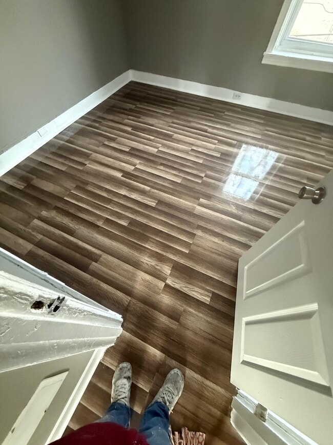 Building Photo - 660 N Yewdall St