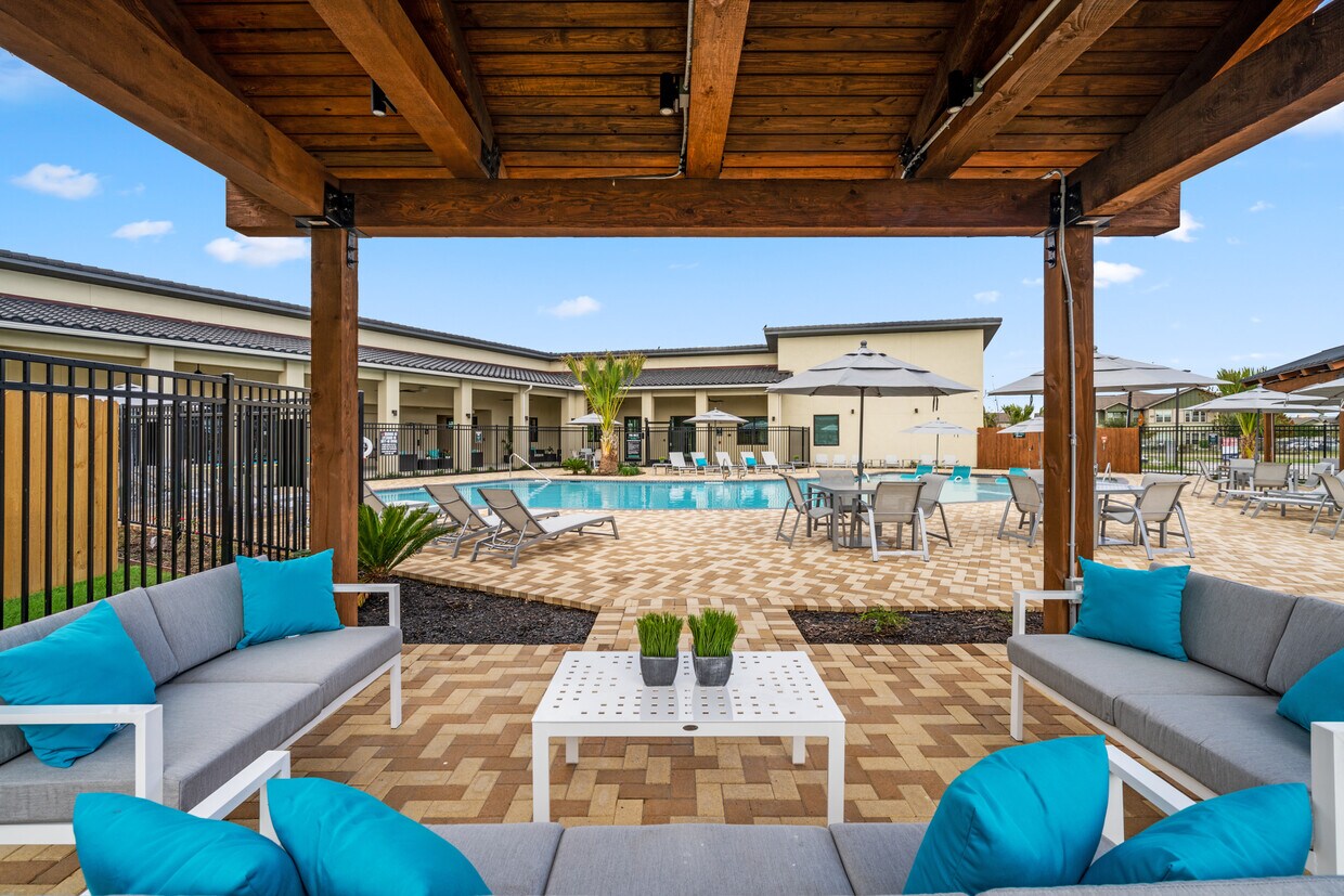 LAT Twenty7 Townhomes 5633 Timbergate Dr Corpus Christi, TX