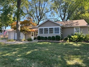 Building Photo - 5022 N Belmont Pl