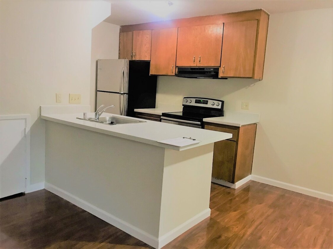Primary Photo - $2,290 /2 BR - 920 S.F. GORGEOUS UPSTAIRS ...