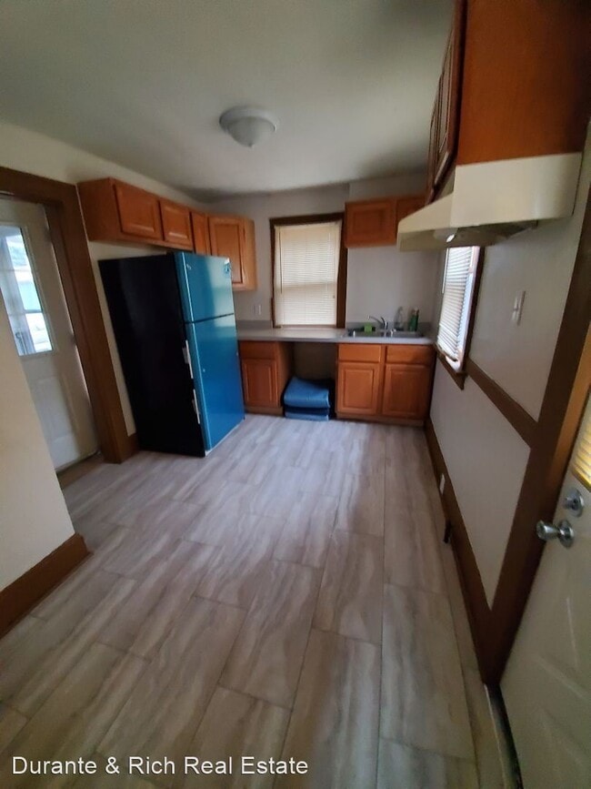 Building Photo - 3 br, 1 bath House - 4020 11th Ave