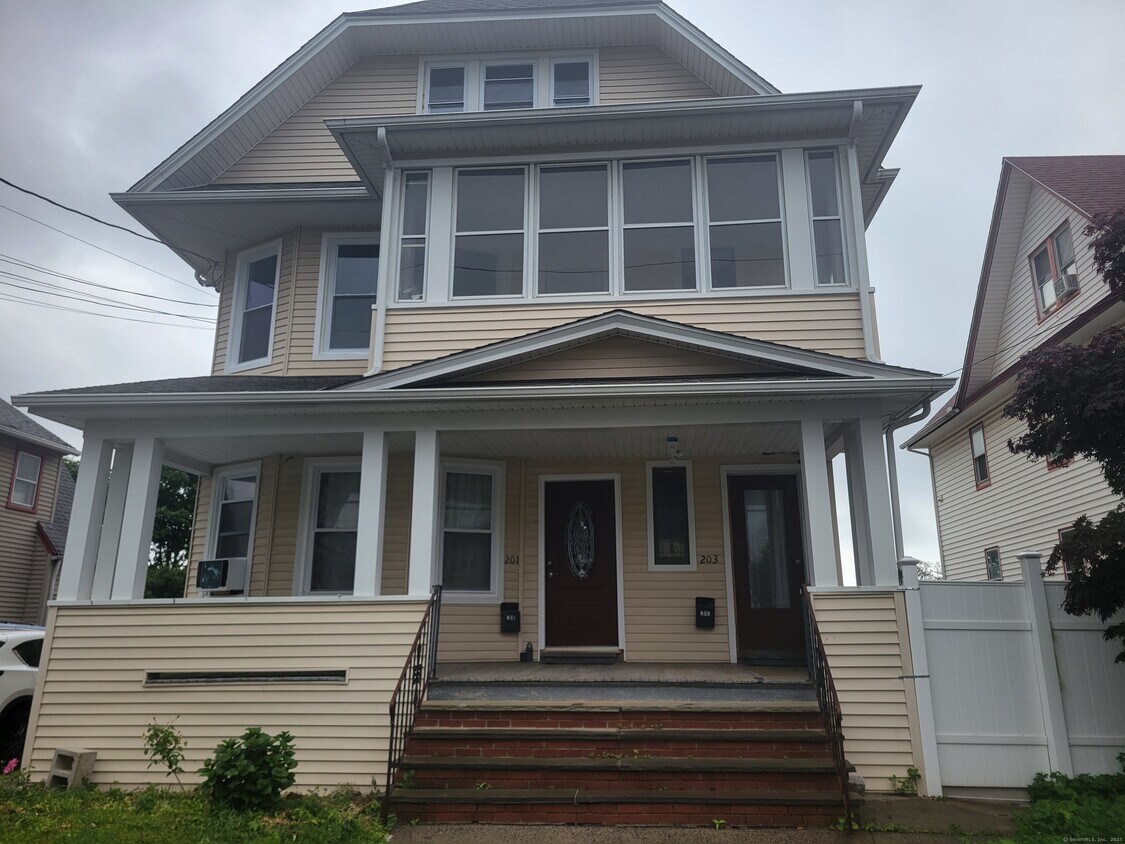 Primary Photo - 201 Bronx Ave