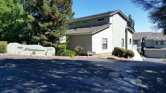 Building Photo - 3220 United Dr