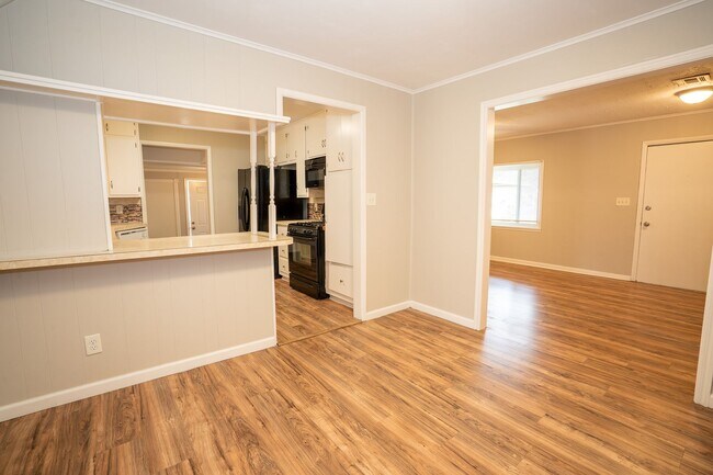 Foto del edificio - Recently Renovated 4 Bedroom in West Tulsa!!