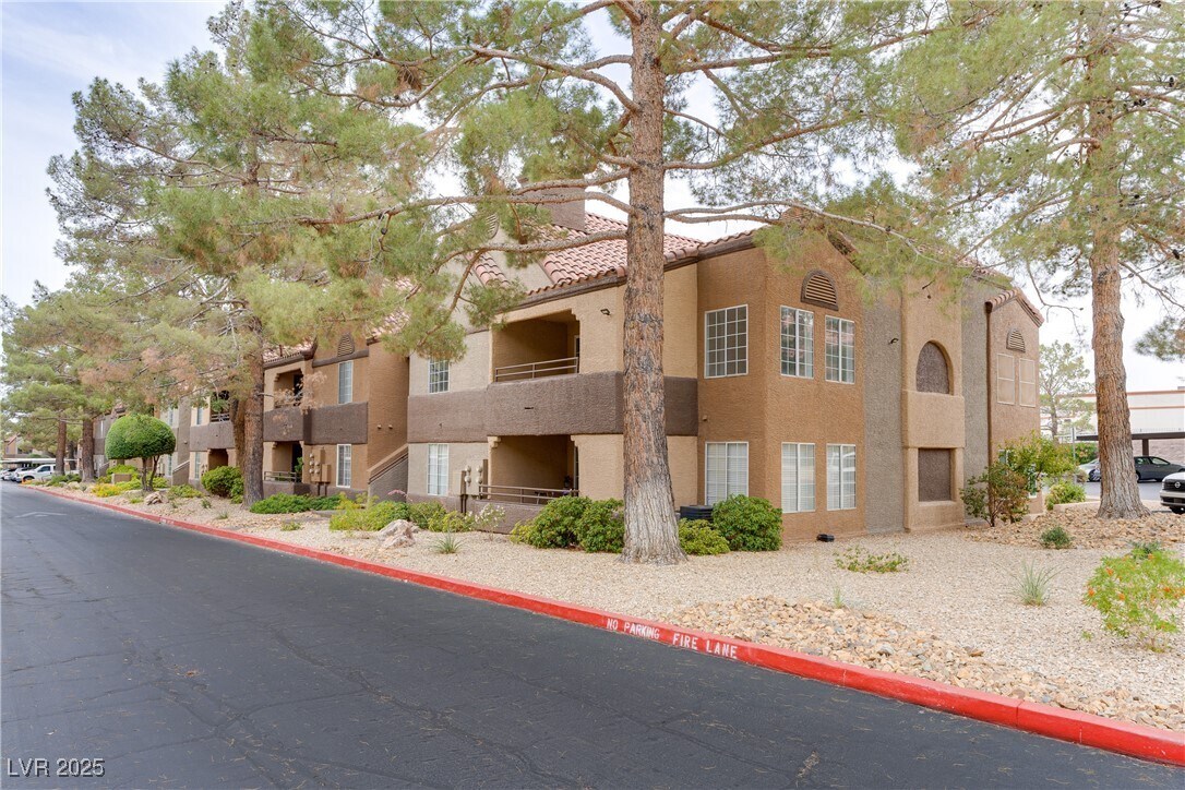 Foto principal - 2200 S Fort Apache Rd