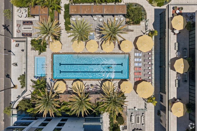Pool Deck - 5420 Sunset