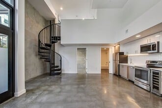 Building Photo - 595 Mariposa St