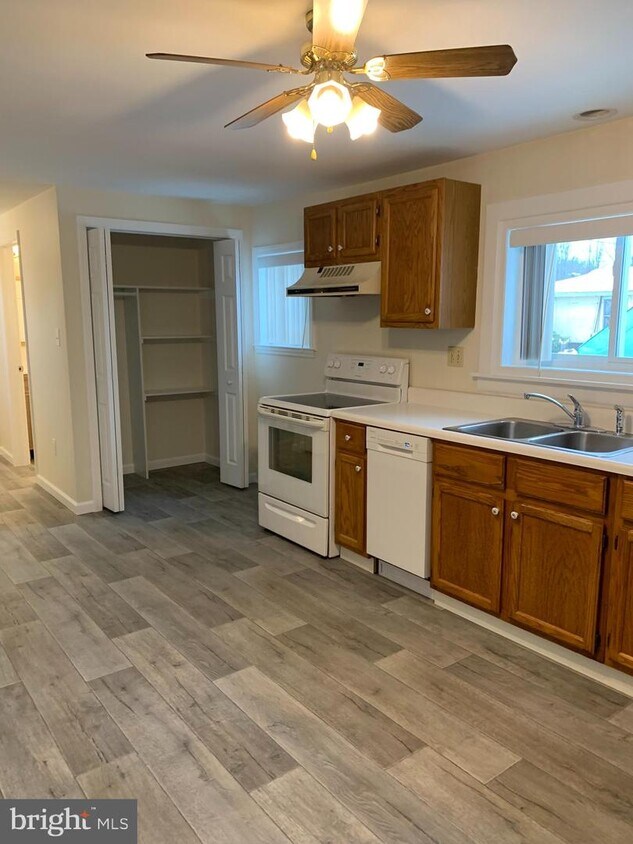 Foto principal - 1232 Railroad Rd