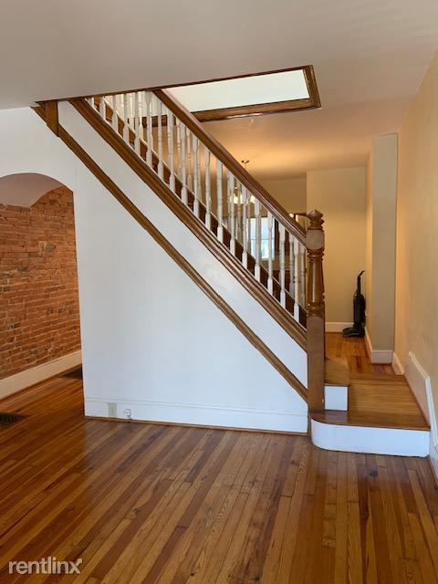 Building Photo - 4 br, 2.5 bath Townhome - 603 E Randall St