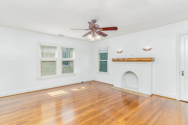 Photo - 5926 La Vista Dr House