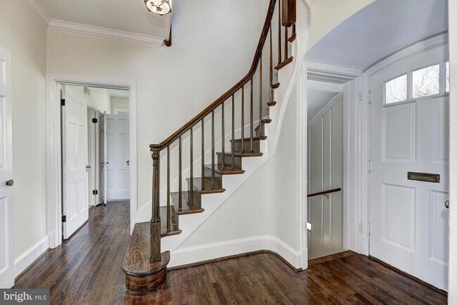 Foto del edificio - 4910 Hillbrook Ln NW