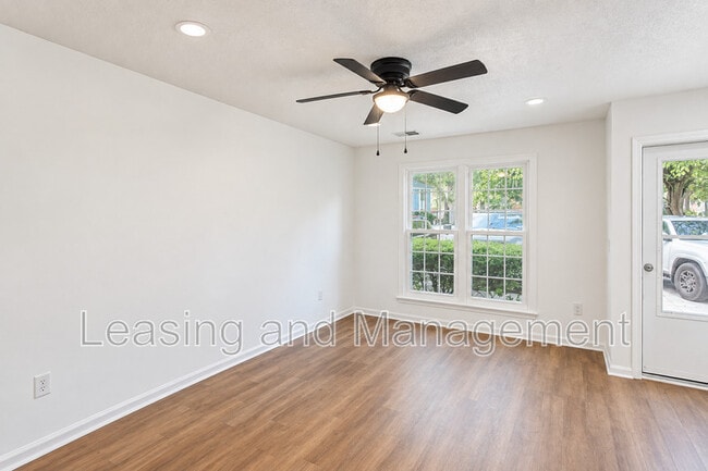 Building Photo - 907 Royal Tern Ln