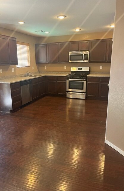 Foto del edificio - 7136 Plushstone St