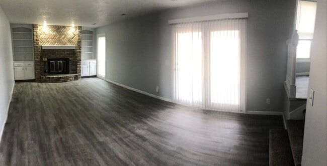 Building Photo - Home For Rent Bellevue.