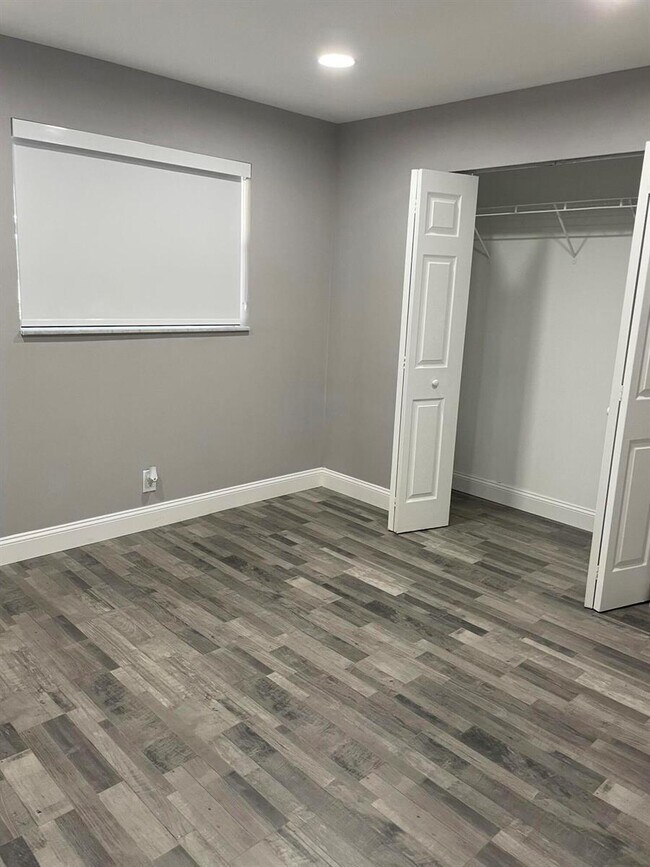 Building Photo - 2700 Coral Springs Dr
