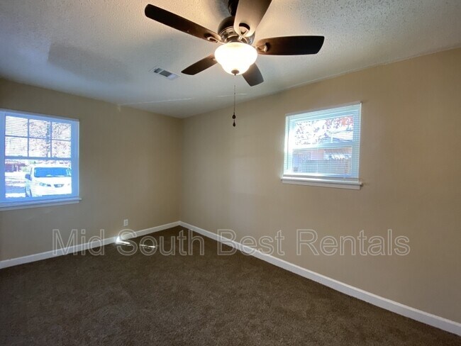 Building Photo - 6 Southern Oaks Ct