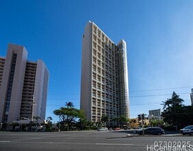 Building Photo - 555 University Ave