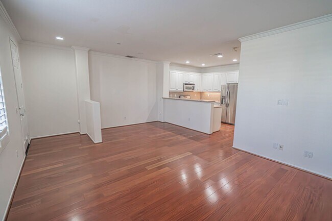 Foto del edificio - 3-Bedroom Home with Fresh Paint in Creekside of Valencia!