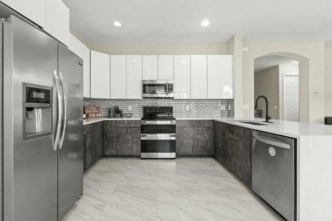Foto del edificio - 7654 Jewelwood Dr