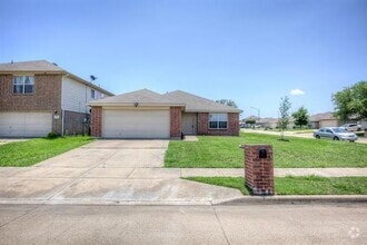 Building Photo - 7000 Sylvan Meadows Dr