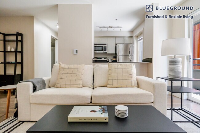 Foto del edificio - 526 Yale Ave N