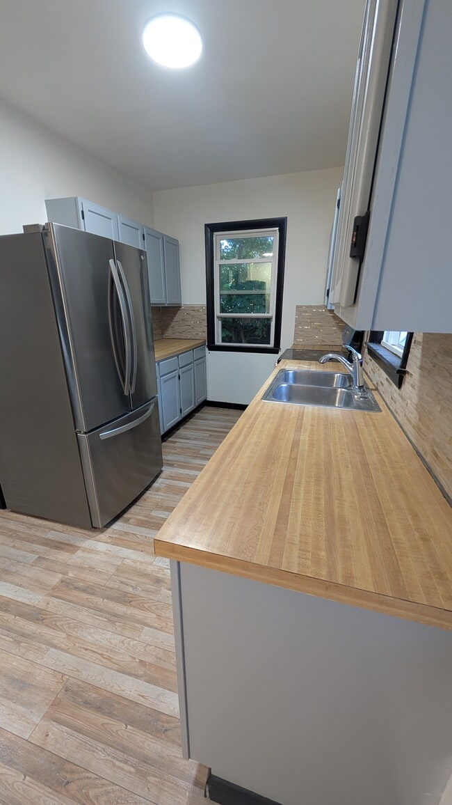 Kitchen - 18 Kernick St