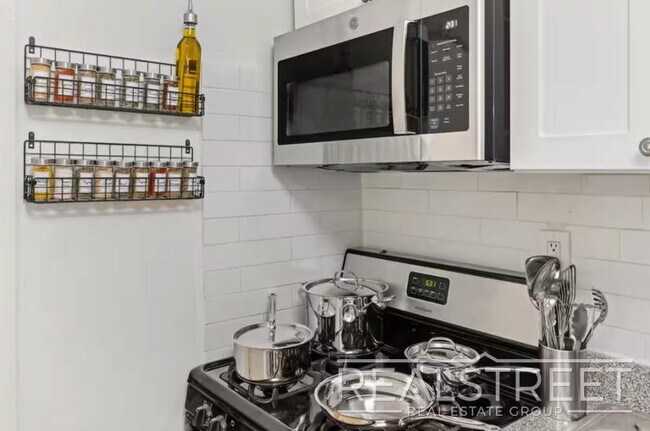 Foto del edificio - Modern 2BR/2BA in Prime Chinatown | Quick Access to Midtown & Google HQ