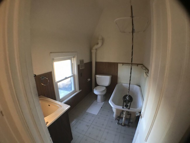 Second Floor Efficiency Apartment In Elgin For Rent Building Photo Second Floor Efficiency Apartment In Elgin