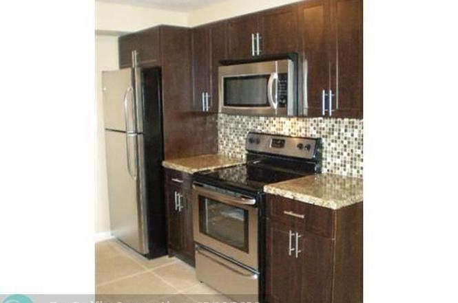 Foto principal - 2705 NW 73rd Ave